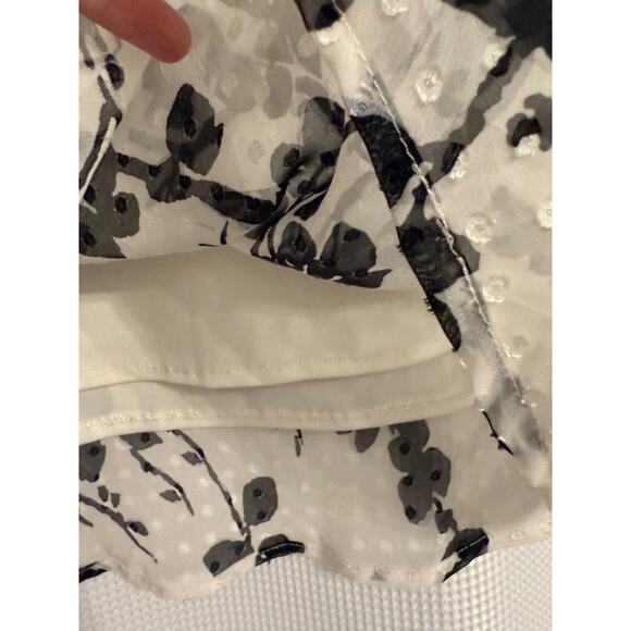 89th & Madison Whimsical Floral Swiss Dot Sheer Lined Cowl Neck Sleeveless Top L - Picture 3 of 9